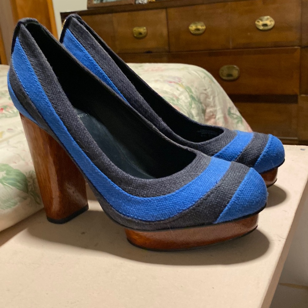 Gently worn Tory Burch Joelle platforms in US 7